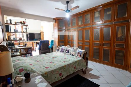 Casa à venda com 380m², 3 quartos e 6 vagas Casa à venda com 380m², 3 quartos e 6 vagasQuarto 2