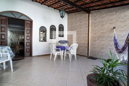 Sala de casa à venda com 3 quartos, 380m² em Badu, Niterói