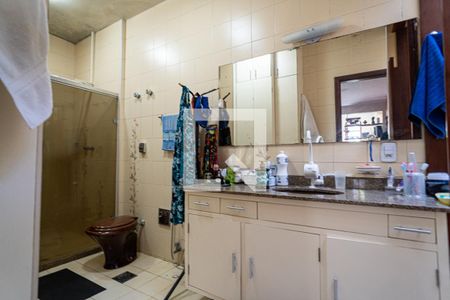 Casa à venda com 380m², 3 quartos e 6 vagas Casa à venda com 380m², 3 quartos e 6 vagasBanheiro da Suite Master