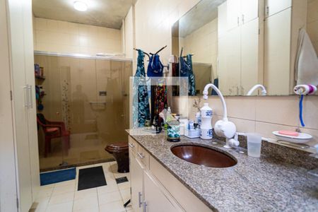 Casa à venda com 380m², 3 quartos e 6 vagas Casa à venda com 380m², 3 quartos e 6 vagasBanheiro da Suite Master