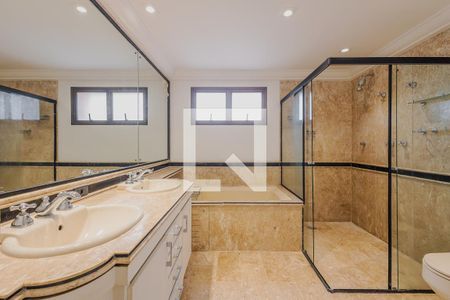 Apartamento à venda com 360m², 3 quartos e 4 vagasBanheiro 2 da Suíte 3