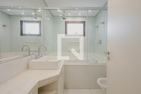 Apartamento à venda com 360m², 3 quartos e 4 vagasBanheiro da Suíte 2