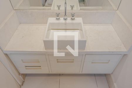 Apartamento à venda com 360m², 3 quartos e 4 vagasBanheiro da Suíte 1