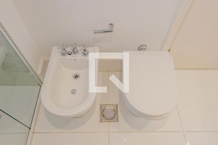 Apartamento à venda com 360m², 3 quartos e 4 vagasBanheiro da Suíte 1