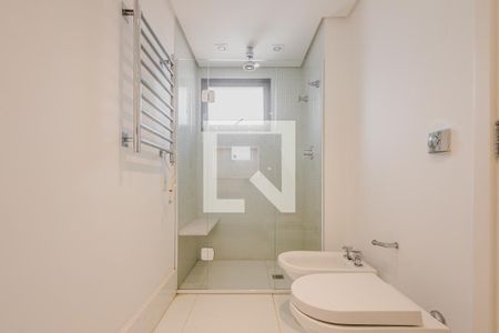 Apartamento à venda com 360m², 3 quartos e 4 vagasBanheiro da Suíte 1