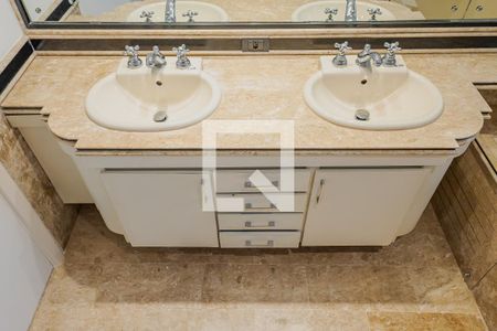 Apartamento à venda com 360m², 3 quartos e 4 vagasBanheiro 2 da Suíte 3