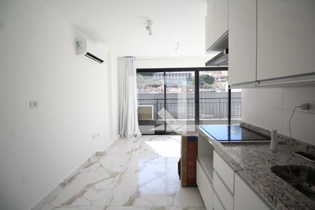 Cozinha de kitnet/studio para alugar com 1 quarto, 27m² em Santana, São Paulo