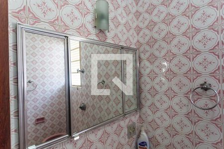 Casa à venda com 122m², 3 quartos e 1 vaga Casa à venda com 122m², 3 quartos e 1 vagaArmário do Banheiro Social