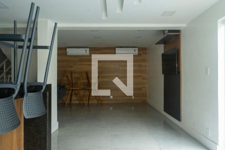 Apartamento à venda com 65m², 2 quartos e 1 vaga Apartamento à venda com 65m², 2 quartos e 1 vagaÁrea comum - Salão de festas