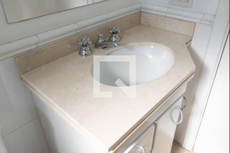 Apartamento à venda com 198m², 3 quartos e 3 vagas Apartamento à venda com 198m², 3 quartos e 3 vagasBanheiro 2