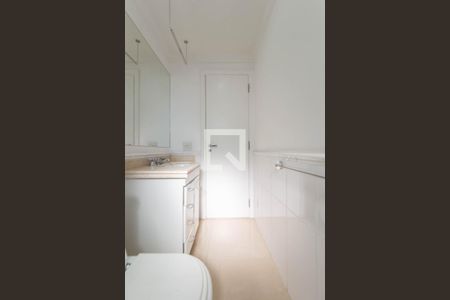 Apartamento à venda com 198m², 3 quartos e 3 vagas Apartamento à venda com 198m², 3 quartos e 3 vagasBanheiro 2