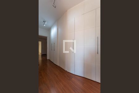 Apartamento à venda com 198m², 3 quartos e 3 vagas Apartamento à venda com 198m², 3 quartos e 3 vagasQuarto 3