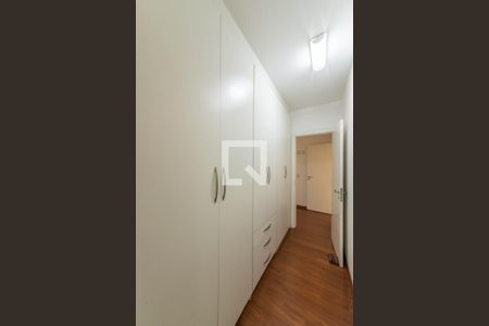 Apartamento à venda com 198m², 3 quartos e 3 vagas Apartamento à venda com 198m², 3 quartos e 3 vagasCloset