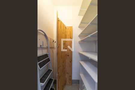 Apartamento à venda com 198m², 3 quartos e 3 vagas Apartamento à venda com 198m², 3 quartos e 3 vagasQuarto de Serviço
