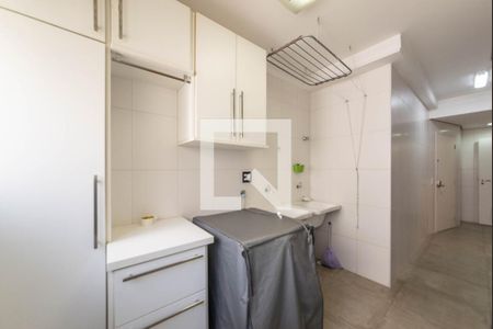 Apartamento à venda com 198m², 3 quartos e 3 vagas Apartamento à venda com 198m², 3 quartos e 3 vagasÁrea de Serviço