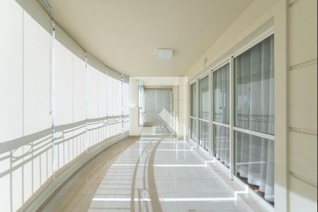 Apartamento à venda com 198m², 3 quartos e 3 vagas Apartamento à venda com 198m², 3 quartos e 3 vagasVaranda