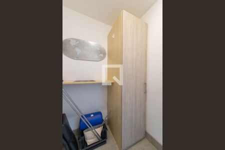 Apartamento à venda com 198m², 3 quartos e 3 vagas Apartamento à venda com 198m², 3 quartos e 3 vagasQuarto de Serviço
