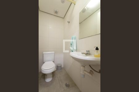 Apartamento à venda com 198m², 3 quartos e 3 vagas Apartamento à venda com 198m², 3 quartos e 3 vagasBanheiro de Serviço