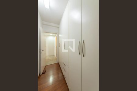 Apartamento à venda com 198m², 3 quartos e 3 vagas Apartamento à venda com 198m², 3 quartos e 3 vagasCloset
