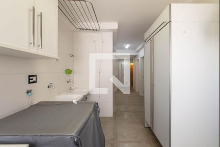 Apartamento à venda com 198m², 3 quartos e 3 vagas Apartamento à venda com 198m², 3 quartos e 3 vagasÁrea de Serviço