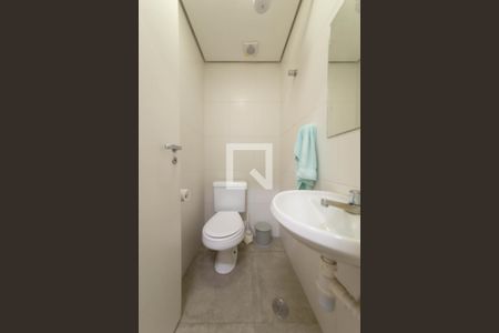 Apartamento à venda com 198m², 3 quartos e 3 vagas Apartamento à venda com 198m², 3 quartos e 3 vagasBanheiro de Serviço