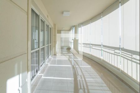 Apartamento à venda com 198m², 3 quartos e 3 vagas Apartamento à venda com 198m², 3 quartos e 3 vagasVaranda