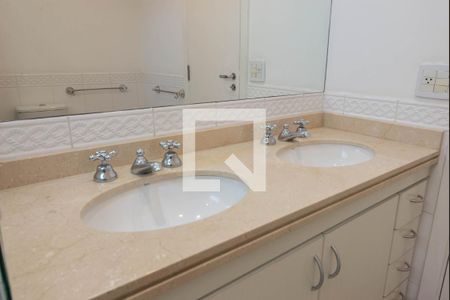 Apartamento à venda com 198m², 3 quartos e 3 vagas Apartamento à venda com 198m², 3 quartos e 3 vagasBanheiro 3