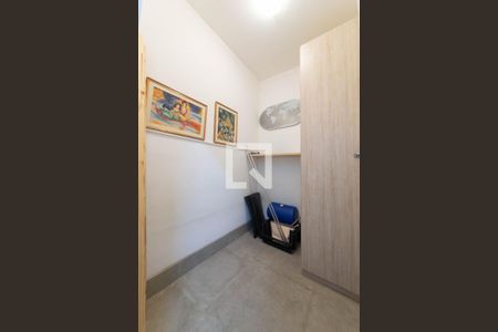 Apartamento à venda com 198m², 3 quartos e 3 vagas Apartamento à venda com 198m², 3 quartos e 3 vagasQuarto de Serviço