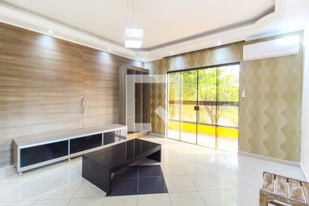 Sala de casa para alugar com 3 quartos, 160m² em Vila Carmosina, São Paulo