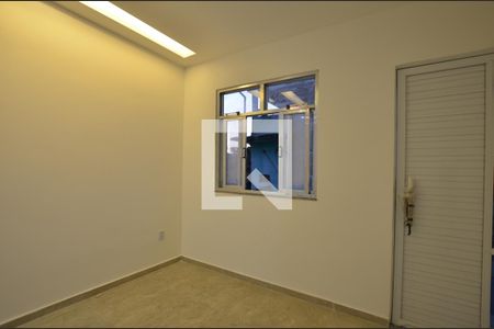 Sala de apartamento para alugar com 2 quartos, 100m² em Marechal Hermes, Rio de Janeiro