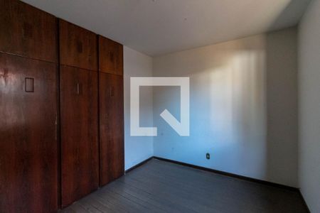 Casa à venda com 1000m², 5 quartos e 6 vagas Casa à venda com 1000m², 5 quartos e 6 vagasQuarto