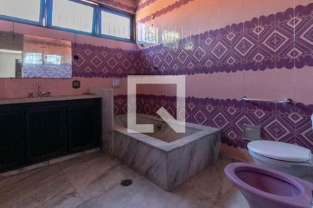 Casa à venda com 1000m², 5 quartos e 6 vagas Casa à venda com 1000m², 5 quartos e 6 vagasBanheiro Quarto