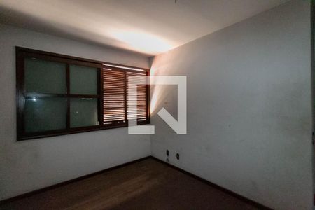 Casa à venda com 1000m², 5 quartos e 6 vagas Casa à venda com 1000m², 5 quartos e 6 vagasQuarto