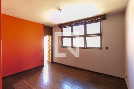 Casa à venda com 1000m², 5 quartos e 6 vagas Casa à venda com 1000m², 5 quartos e 6 vagasQuarto