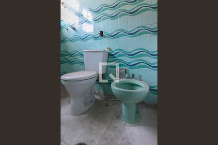 Casa à venda com 1000m², 5 quartos e 6 vagas Casa à venda com 1000m², 5 quartos e 6 vagasBanheiro Quarto