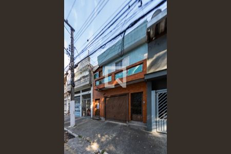 Casa para alugar com 80m², 2 quartos e 1 vaga Casa para alugar com 80m², 2 quartos e 1 vagaFachada