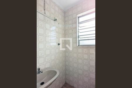 Banheiro de serviço de apartamento para alugar com 2 quartos, 67m² em Taboão, São Bernardo do Campo
