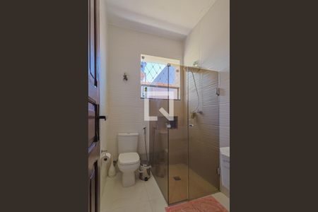 Casa à venda com 230m², 4 quartos e 3 vagasBanheiro 2