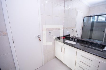 Casa à venda com 190m², 4 quartos e 4 vagasBanheiro da Suíte