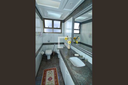 Apartamento à venda com 305m², 4 quartos e 4 vagasBanheiro suite2