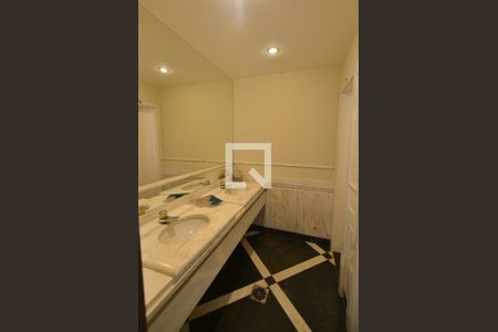 Apartamento à venda com 305m², 4 quartos e 4 vagasÁrea comum - Salao de festas/banheiros