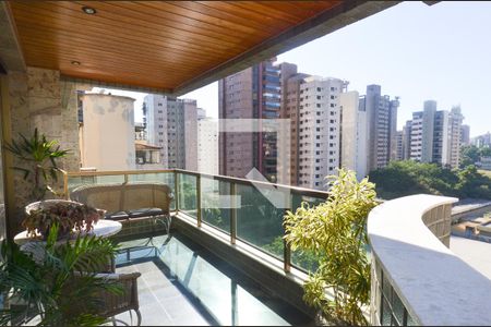 Apartamento à venda com 305m², 4 quartos e 4 vagasVaranda da sala