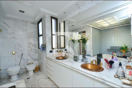 Apartamento à venda com 305m², 4 quartos e 4 vagasBanheiro suite master