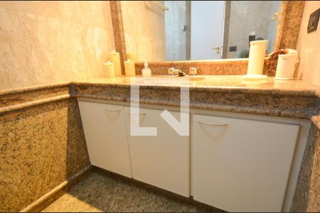 Apartamento à venda com 305m², 4 quartos e 4 vagasBanheiro escritorio