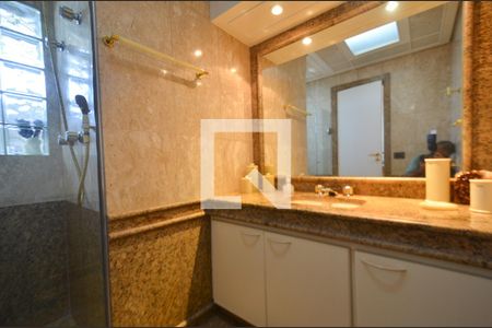 Apartamento à venda com 305m², 4 quartos e 4 vagasBanheiro escritorio