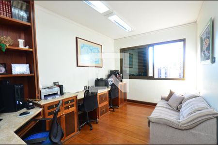 Apartamento à venda com 305m², 4 quartos e 4 vagasEscritorio/ suite