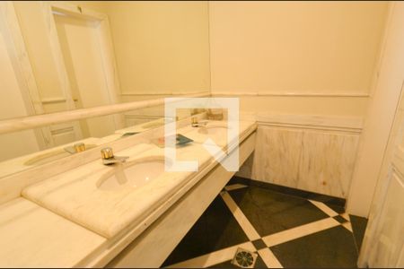 Apartamento à venda com 305m², 4 quartos e 4 vagasÁrea comum - Salao de festas/banheiros