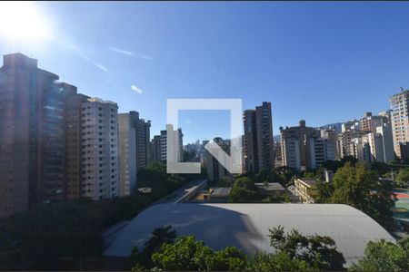 Apartamento à venda com 305m², 4 quartos e 4 vagasVista