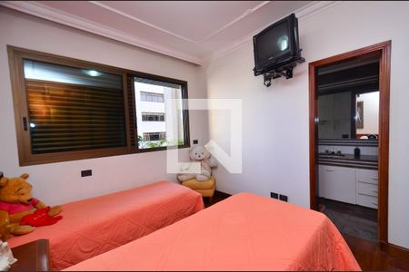 Apartamento à venda com 305m², 4 quartos e 4 vagasSuite2