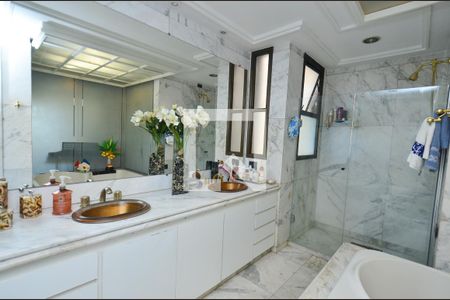 Apartamento à venda com 305m², 4 quartos e 4 vagasBanheiro suite master